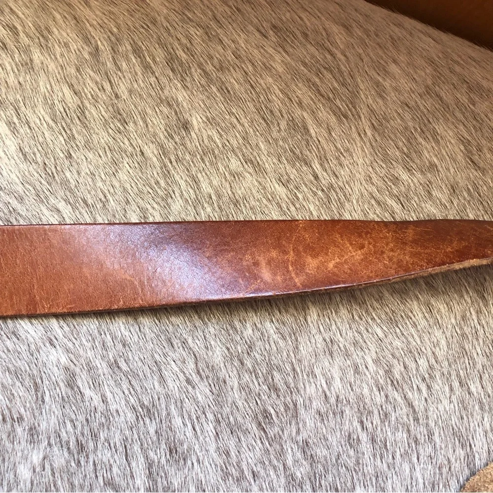 Levi’s casual brown leather belt intentionally distressed silver buckle 44